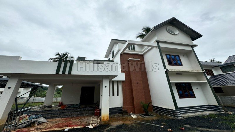 ₹1.10 Cr | 4bhk independent house for sale in meenangadi wayanad