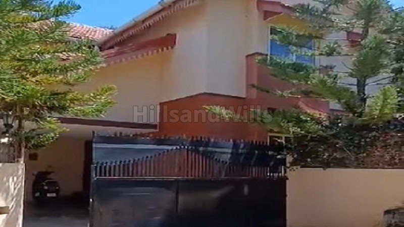 ₹3 Cr | 4bhk  bungalow with lawn & garden for sale in ooty