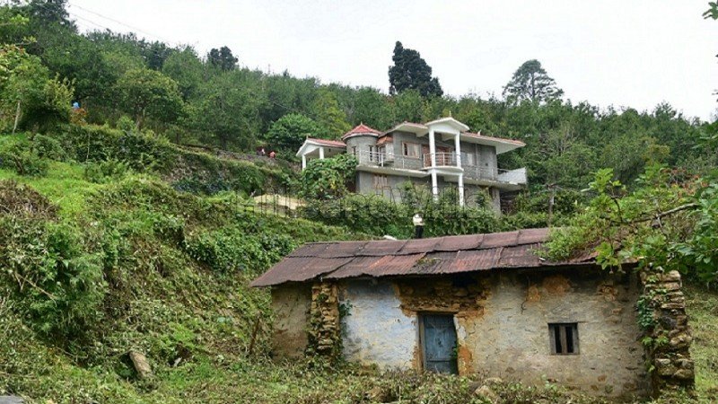 ₹95 Lac | 11.5 cents  water falls view residential plot with old house for sale in kodaikanal