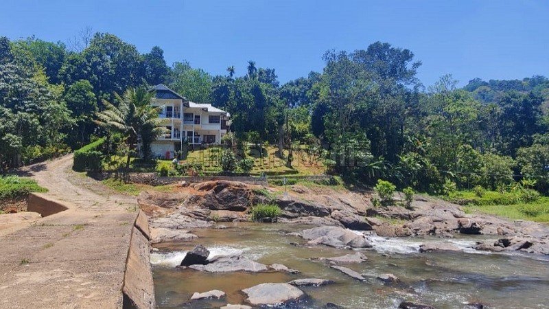 ₹2 Cr | 5bhk  riverside cottage for sale  in kunchithanni munnar