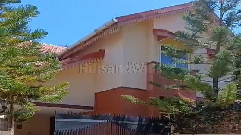 ₹3 Cr | 4bhk  bungalow with lawn & garden for sale in ooty