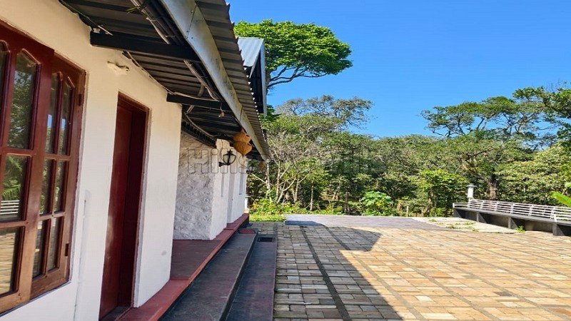 ₹4 Cr | 7bhk  british style bungalow for sale  in poopara munnar