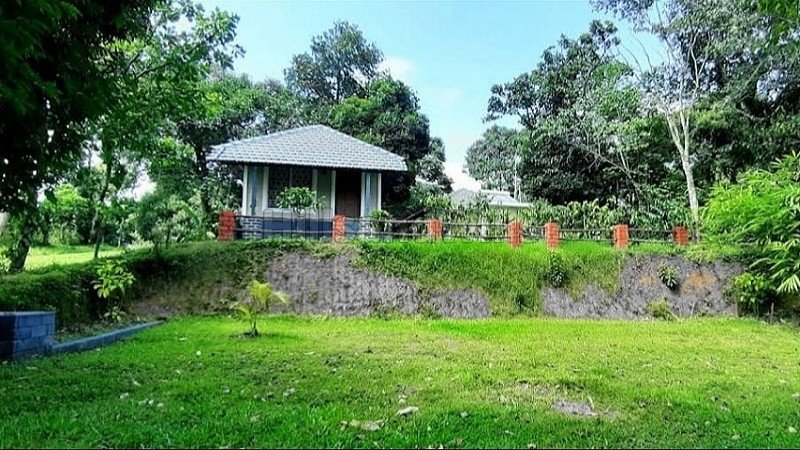 ₹1.30 Cr | 5bhk  riverside farmhouse / homestay for sale  in ponnampet coorg