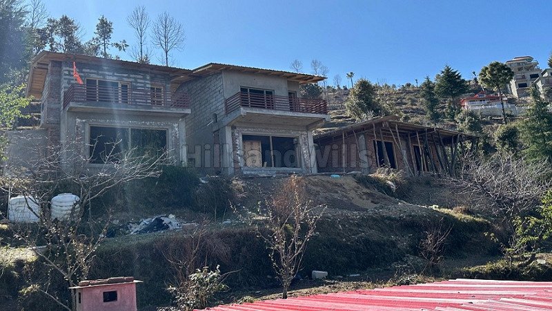 ₹1.77 Cr | 4100 sq. ft homestay for sale in mukteshwar nainital along with 3.5 nali land